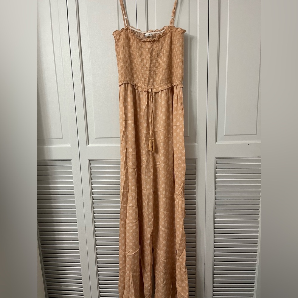 Tan Sleeveless Scoop Neck Jumpsuit for Casual. Women’s summer jumpsuit